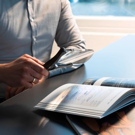 Handheld Magnifier: 2.5-5x Magnification - Reading Magnifier with Light for Seniors, Jewelers and Children. Non-slip with LED, Ideal for Poor Visibility for Cards, Repairs, Jewellery, Coins or Stamps