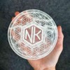 NKlaus Selenit Aufladeplatte Ø12cm – Lebensblume Gravur, energetische Unterlage für
