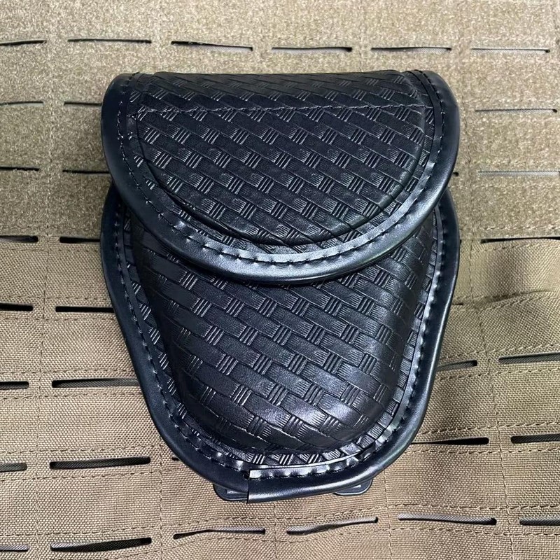 ROCOTACTICAL Hidden Snap Single handcuff case w/360 Degree Rotating Belt