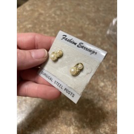 Vintage 1980s Cluster Faux Pearl Earrings Gold Tone Jewelry New