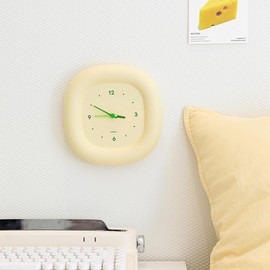 mooas Cute Mini Analog Marshmallow Clock 6.9 Inch Aesthetic Small Silent Bedside Desk Clock Battery Operated Non-Ticking Shelf Clocks for Décor Livingroom Bedroom Kitchen Desktop Gift Clock(Yellow)