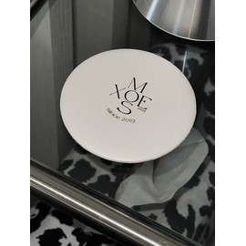 Button mirror / Button mirror