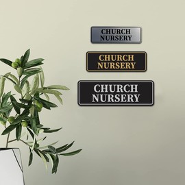Letrero estándar para guardería de iglesia (negro) - mediano