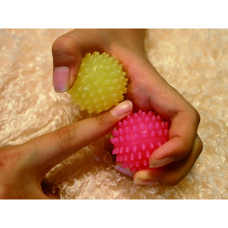Koki Material Niginigi-Kun Claw Fir Balls, 2 Pieces, Pink/Yellow RUBRAX