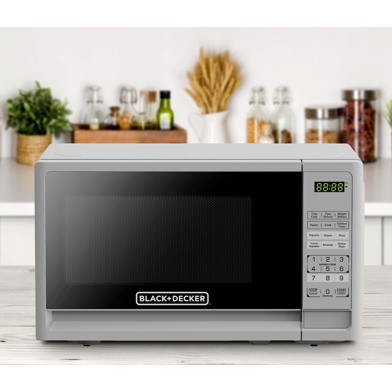 BLACK+DECKER Compact Countertop Microwave Oven 0.7 Cu. Ft. 700-Watts with