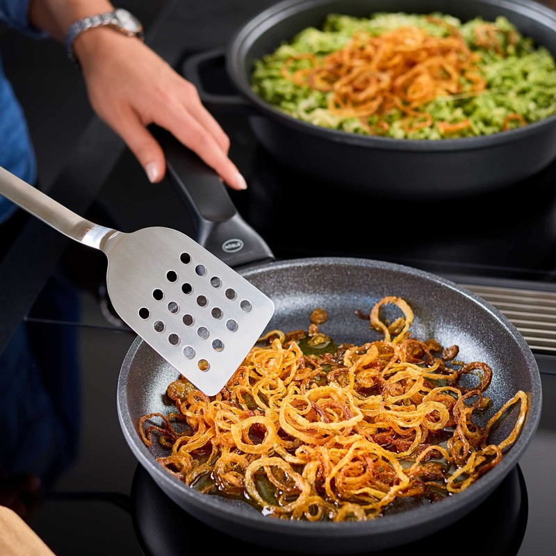 Rösle Cadini Serving Pan, Cast Aluminum Pan with ProResist Non-Stick