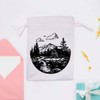 Azeeda 25cm 'Cabin in Mountain Landscape' Satin Drawstring Bag/Pouch (SB00109816)