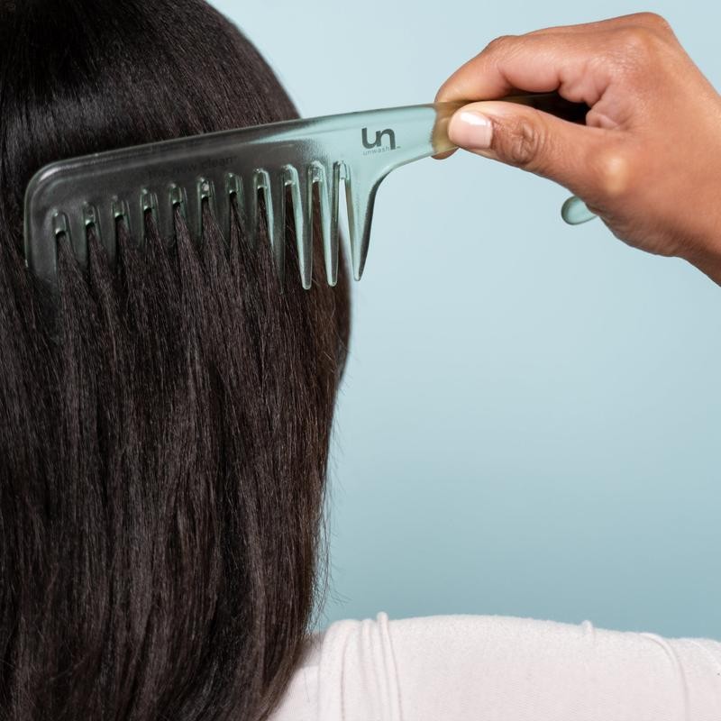 WIDE TOOTH SHOWER COMB