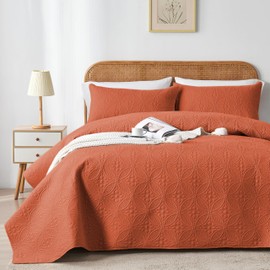 WURUIBO King/Cal King Quilt Set Burnt Orange, Microfiber Lightweight Bedspreads, Ultrasonic Embossed Solid Coverlet, Thin Bedding Set for All Season, Soft Breathable Bed Cover(1 Quilt, 2 Pillow Shams)