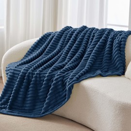 BEDELITE Cuddly Fluffy Blanket Small - Soft Flannel Blankets Blue 125 x 150 cm for Sofa, Decorative Stripes Cord Fleece Blanket Navy Blue as Sofa Throw for Living Room, Throw Blanket Wide Use