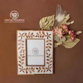 Veritas Commerce Group Handcrafted Wooden Carved Photo Frame with White design | Brown and White Wooden Photo Frame 6 x 4 | Handmade Wooden Picture Frame Floral Design | Vintage Decor