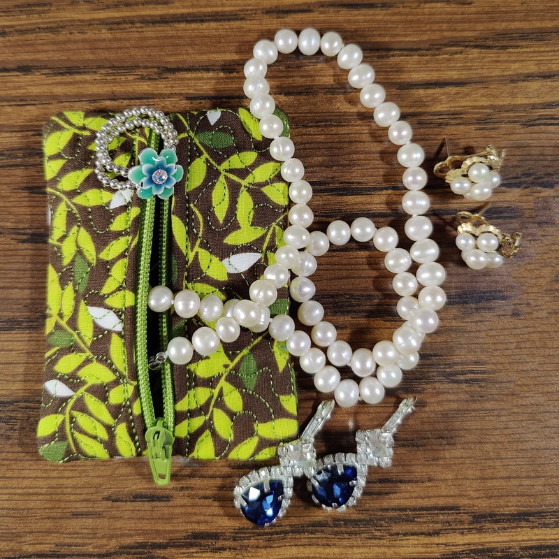 Mini Zipper Pouch (Pink, Frogs)