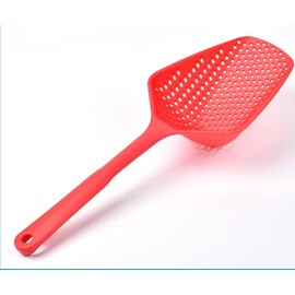 Kitchen Red Nylon Strainer, Scoop Colander, Skimmer Spoon with Long Handle, Drain Colanders, Water Leaking Shovels Ice Colanders