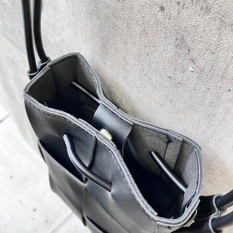 mauve Mesh Square Smartphone Shoulder, Black