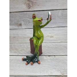 Generic Frog Figurines Decor Funny Cute Craft Resin Frog Sculpture Statue for Home Office Desk Tabletop Bathroom Decoration, Ornament Gift (Frog Sitting on Toilet) (Lady Frog Taking Selfie)