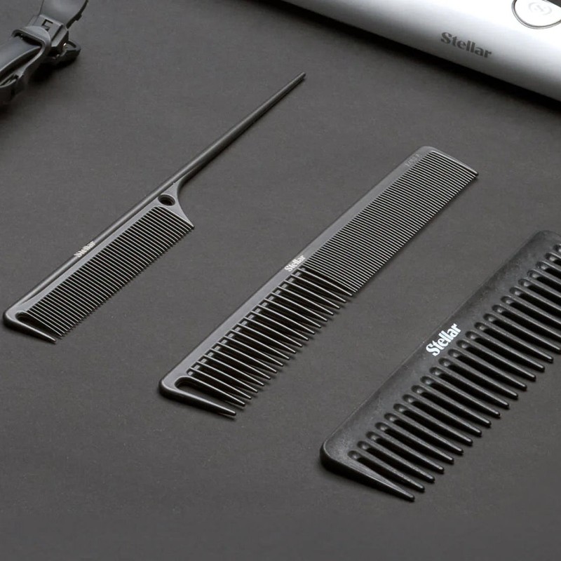 Stellar Carbon Tail Comb