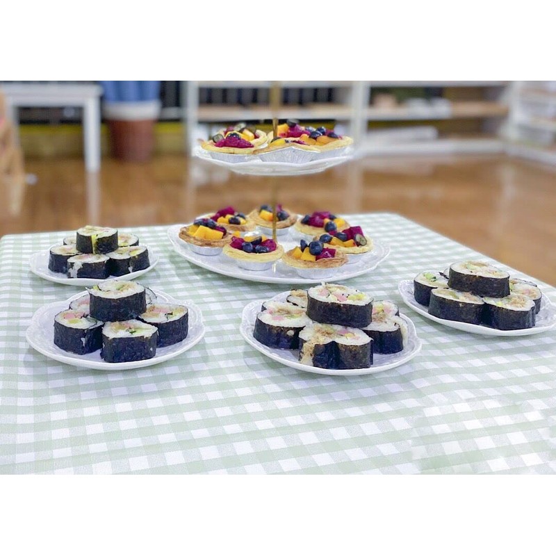 Eplze YBK Tech Elegant Round Embossed Lace Plate, Ceramic Serving