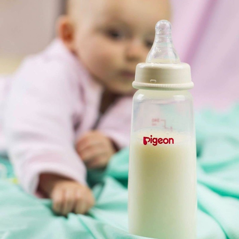 Pigeon Flexible Slim Neck Baby Bottle for 4+ Months Babies,