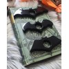Batty Page Holder - style: #1