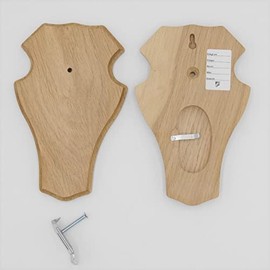 1 x REH Trophy Sign Blunt Large Light Oak with 1 Pine Compartment with 1 Ear Clip AF 21 x 13 cm