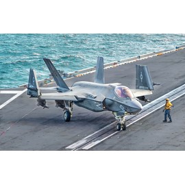 Italeri 1469 1:72 F-35C Lightning II Model Building Kit, Stand Model Building, Crafts, Hobby, Gluing, Plastic Kit, Detailed Military Kit