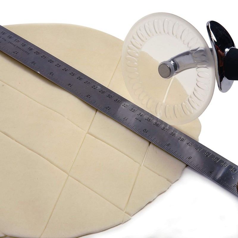 Norpro Grip-Ez Pizza Wheel W/Scallops, 9.75" x 4.25" x 1.25",