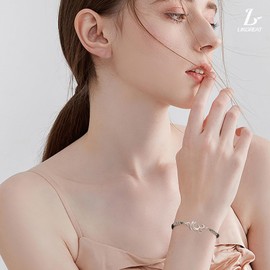 LIKGREAT Aum Om Bracelet Sanskrit Hindu Symbol Bracelet Spiritual Harmony Amulet for Meditation Yoga Adjustable Hand Braided Bracelets Jewelry for Women (Black Rope-Silver)