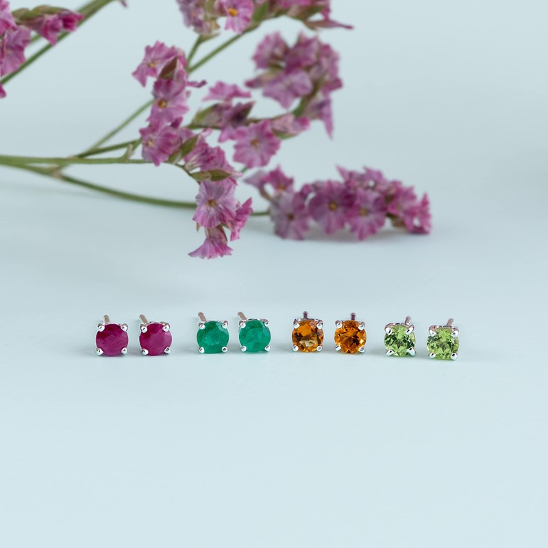 Ivy Gems 9ct White Gold Small Four Claw Emerald Stud