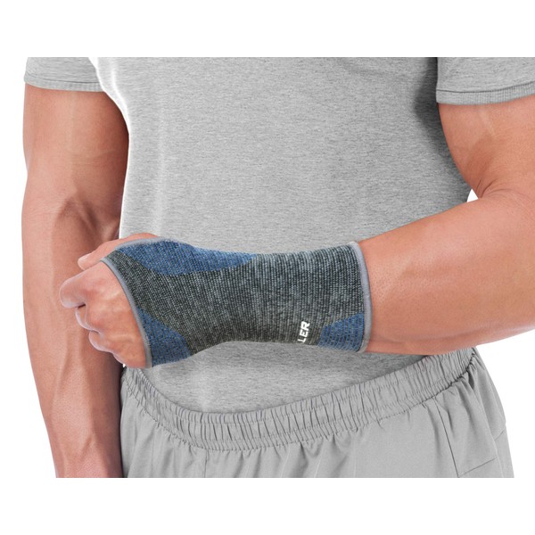 MUELLER 4-Way Stretch Premium Knit Wrist Support with Thermo Reactive Technology, Small/Medium, Black
