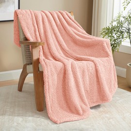Exclusivo Mezcla Light Pink Fleece Throw Blanket for Couch Sofa, Soft Warm and Fluffy Blankets for Women, Suitable for All Seasons, 50x60 Inches
