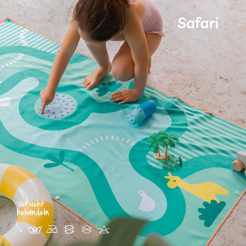 Quut Beach / Pool Towel for Kids with Game -