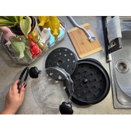 Chicken Shredder Tool Twist with non slip pad, brush & tongs. Suitable for Pork, Beef and Chicken.