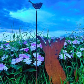 YardStory 27.17” Metal Cat and Bird Silhouette Stake - Rustic Garden Statue, Outdoor Yard Decoration, Cat Lover’s Gift, Weather-Resistant Garden Ornament