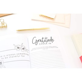  Christian Gratitude Journal for Women: Give Thanks to the Lord: A 52 Week Inspirational Guide to More Prayer and Less Stress