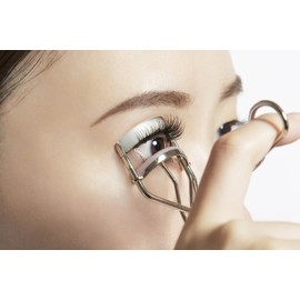 Eye Putti Fit Curler Eyelash Curler for Mono-lids and Hooded Eyelids with 2 Replacement Rubbers