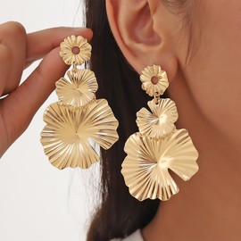 EAVUYIS Gold Flower Petal Dangle Earrings Long Lotus Flower Tassel Earrings Exaggerate Large Floral Stud Earrings Metal Texture Flower Statement Earrings Bridal Jewellery for Women and Girls