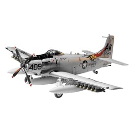 TAMIYA 300061058 - 1:48 WWII USN Douglas A1-H Skyraider, Mittel