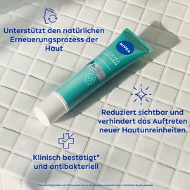 NIVEA Derma Skin Clear Nacht Peeling Serum (40 ml), Anti Pickel Serum für ein sichtbar verbessertes Hautbild, reinigendes und hautbildverfeinerndes BHA & AHA Peeling mit Niacinamid