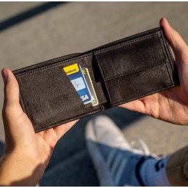 Locklair Sleek Wallet Made of Vegan Cork Leather, Men's Wallet with RFID Protection, Men's Cork Wallet, Vegan and Sustainable, black, Minimal