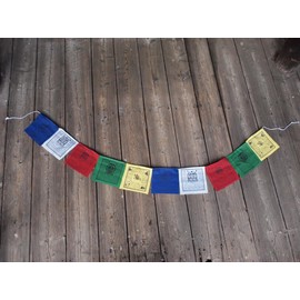 Traditionelle tibetische Gebetsfahne ST: 10 Fähnchen. Handarbeit aus Nepal