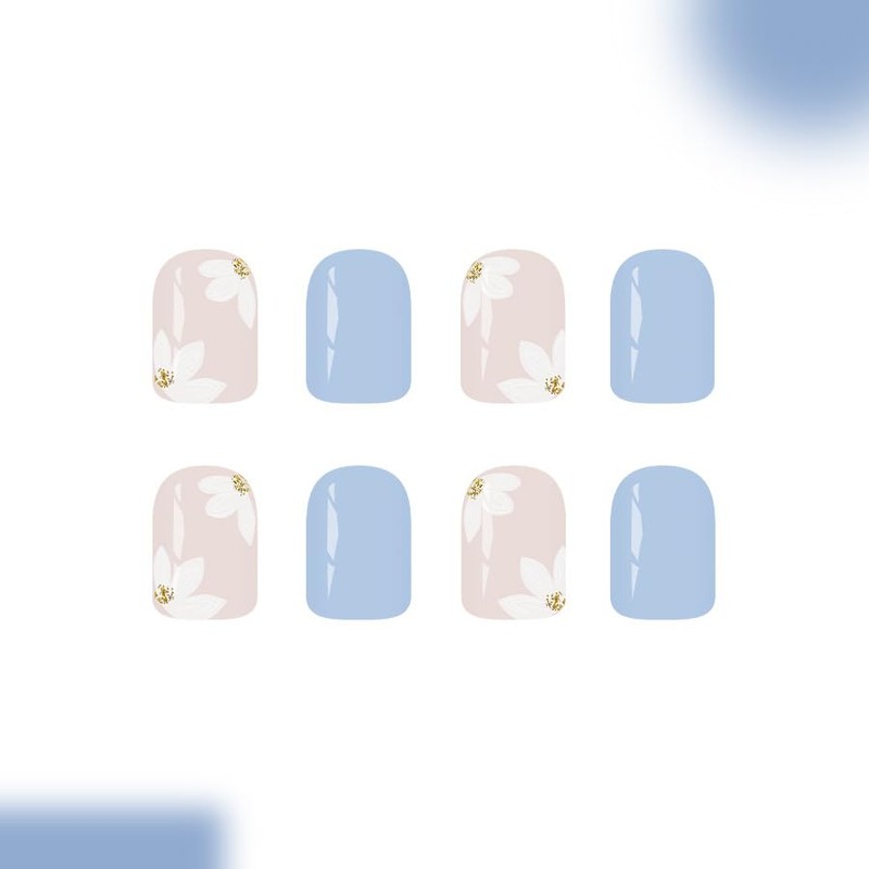 Short Press on Nails Square Fake Nails with White Flower