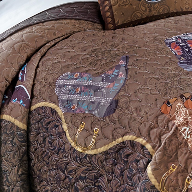 BLACK FOREST DECOR Boots & Spurs Quilt Bed Set -