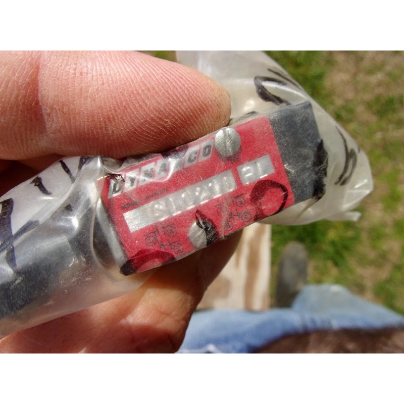 Dynamco SL1210 Roller Lever Actuated Limit Switch Pneumatic Air Valve