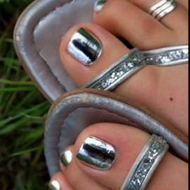 Aurora Fake Toenails - Silver & White Glazed Press Ons, Short Square Acrylic, 24Pcs Reusable Glue Ons with Natural Seamless Fit