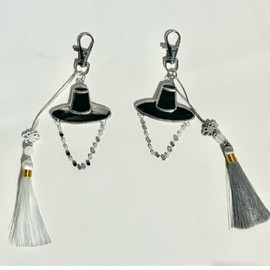 National Museum of Korea Goods Hat Mother of Pearl Keyring Korean Traditional Souvenir Foreigner Gift Lucky Key Holder I agree to third party provision for delivery / 국립중앙박물관 굿즈 갓자개 키링 한국 전통 기념품 외국인 선물 행운 키홀더 배송을 위한 제3자 제공에 동의합니다