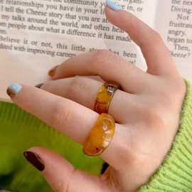 DZSYJKTM 4Pcs Statement Chunky Gold Brown Acrylic Resin Y2k Ring Stackable for Women, Charm Vintage Thick Plastic Crystal Rings Set Trendy Prom Party Jewelry Gift (Brown)