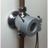 SHOWER HAND : Holds button showers on whilst you shower