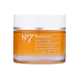 No7 Radiance+ Brightening Vitamin C Moisturizer Face Cream – Hidratante facial nutritivo para la piel – Absorción rápida + fórmula ligera y adecuada para piel seca, 1.69 onzas líquidas