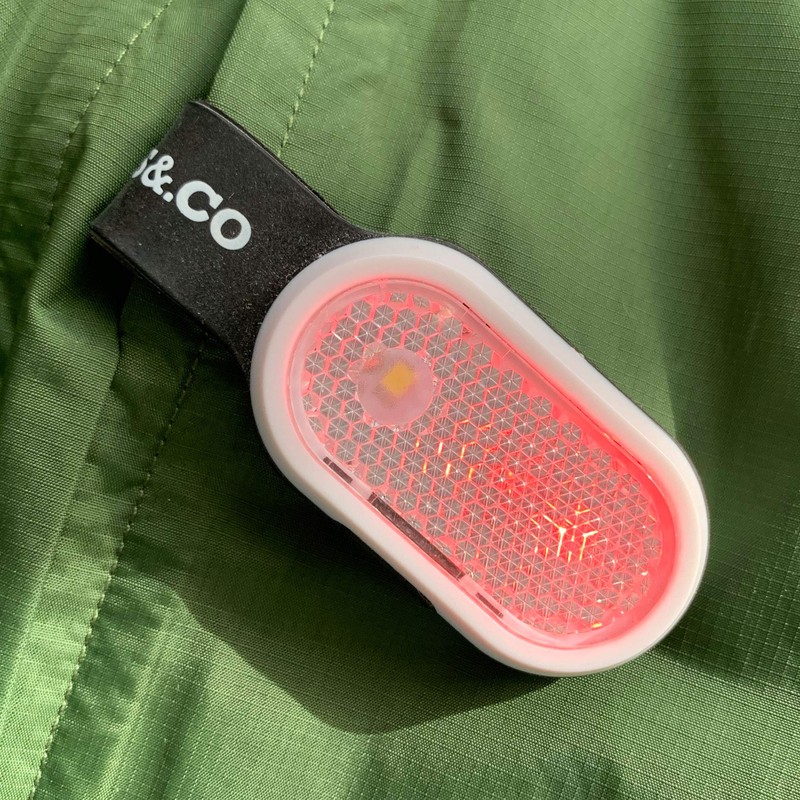 Clip-on clothing lights, magnetic clip red and white flashing lights