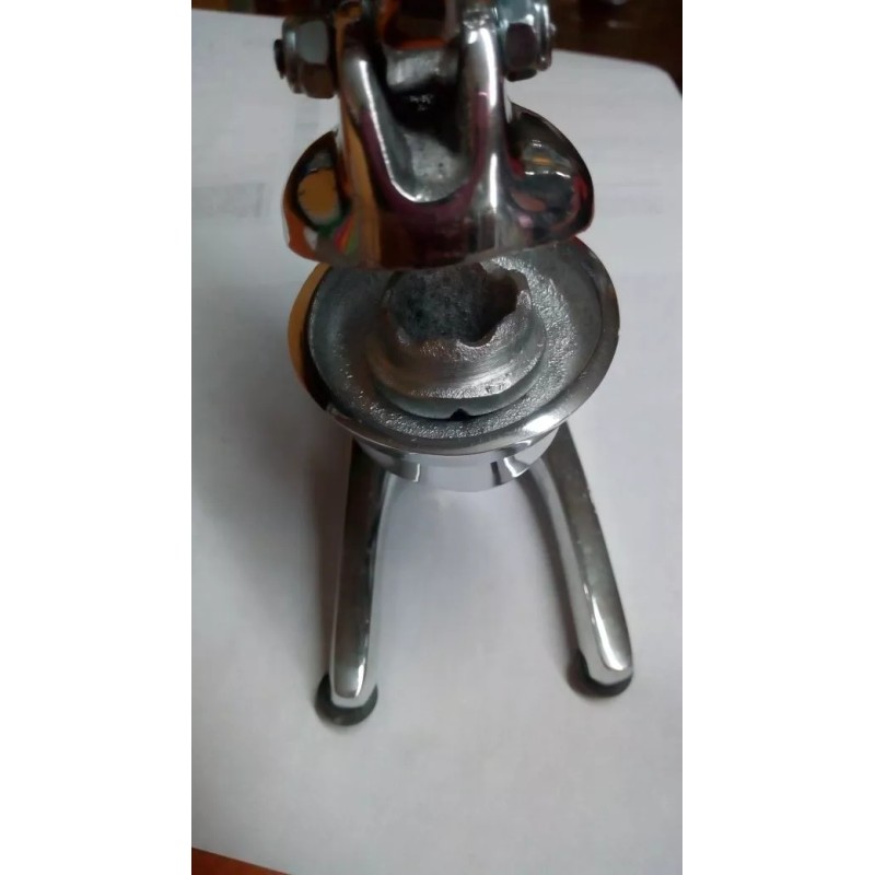 Femar Exprimidor De Limones Chico C/ Vaso =mar Color Plateado